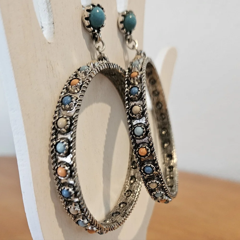 NWT'S - SHYANNE - Wildflower Bloom Silver Tone Hoop Stud Earrings